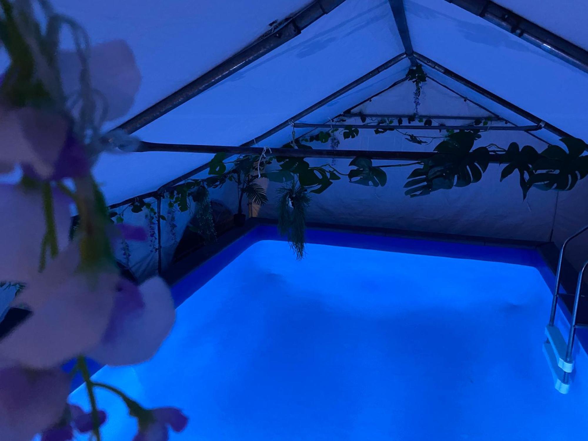 Mini Love Island Style Guest House Includes Personal Hot 24 Hour Swimming Pool, Outdoor Bathtub, Heated Dining Dome And Fire Pit, All This Is Secretly Located In The Busy Suburbs Of Nottingham Eksteriør bilde