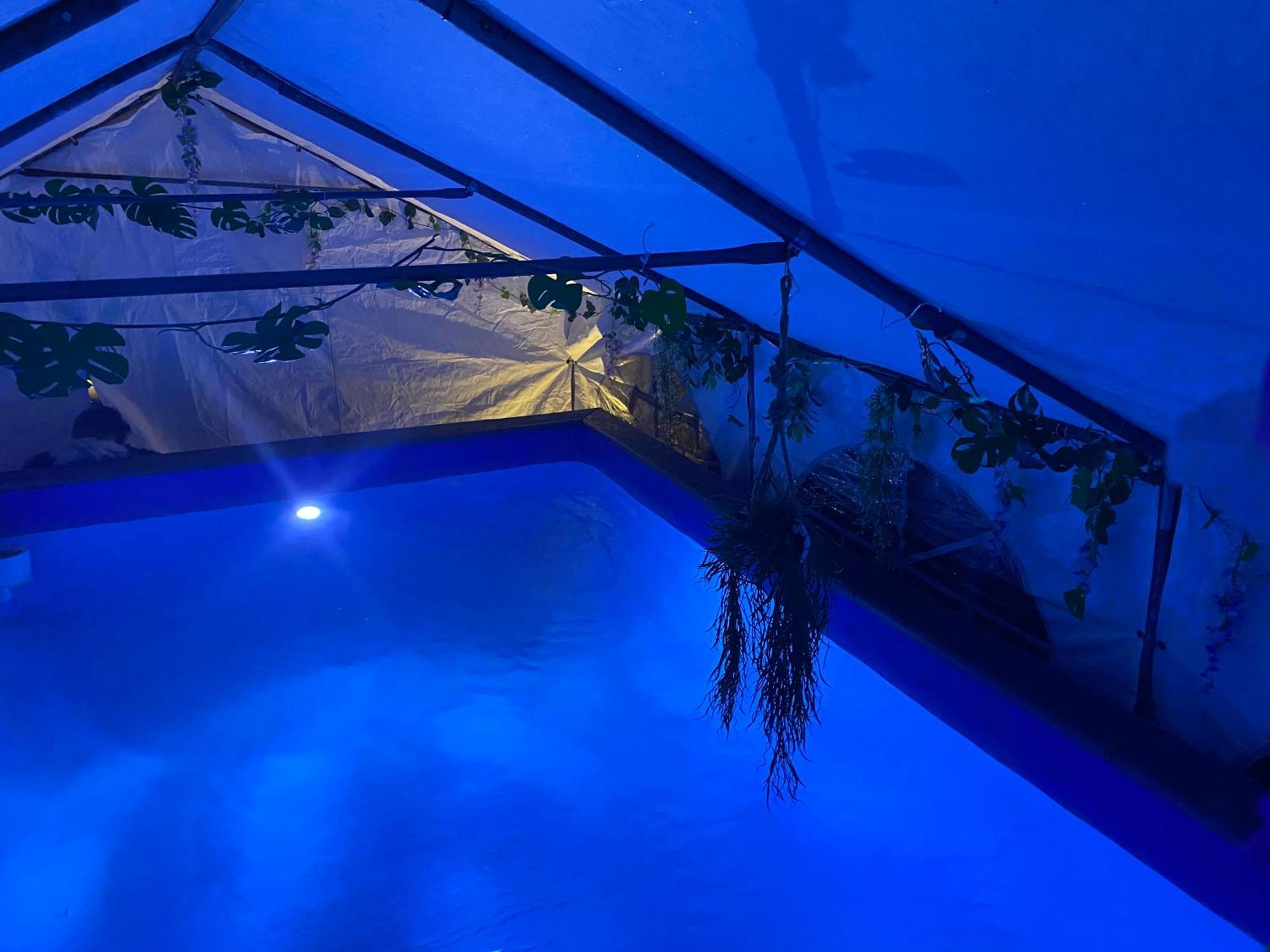 Mini Love Island Style Guest House Includes Personal Hot 24 Hour Swimming Pool, Outdoor Bathtub, Heated Dining Dome And Fire Pit, All This Is Secretly Located In The Busy Suburbs Of Nottingham Eksteriør bilde