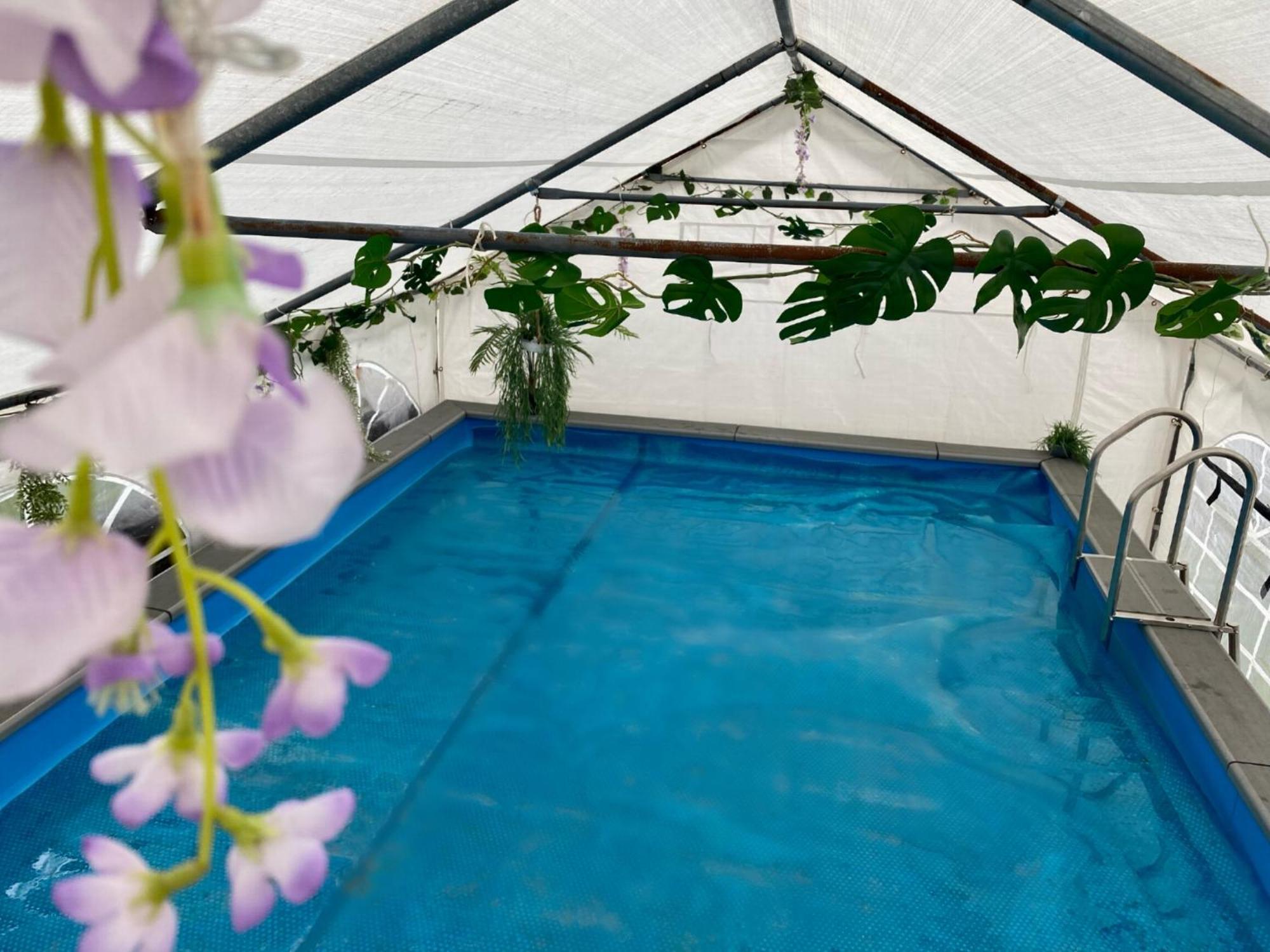 Mini Love Island Style Guest House Includes Personal Hot 24 Hour Swimming Pool, Outdoor Bathtub, Heated Dining Dome And Fire Pit, All This Is Secretly Located In The Busy Suburbs Of Nottingham Eksteriør bilde
