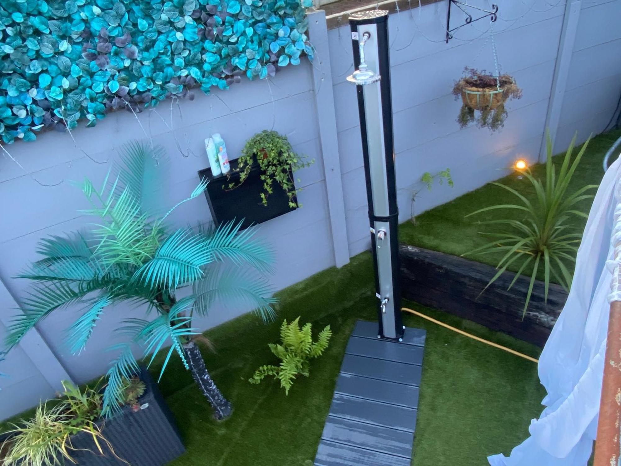 Mini Love Island Style Guest House Includes Personal Hot 24 Hour Swimming Pool, Outdoor Bathtub, Heated Dining Dome And Fire Pit, All This Is Secretly Located In The Busy Suburbs Of Nottingham Eksteriør bilde